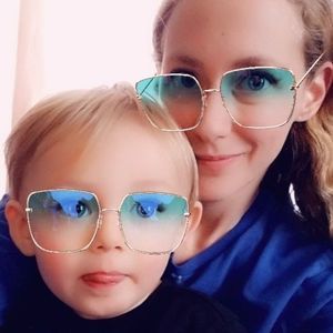 Meet your Posher, Crystal